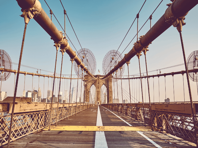 חציית גשר ברוקלין ותצפית פנורמית חינמית על העיר