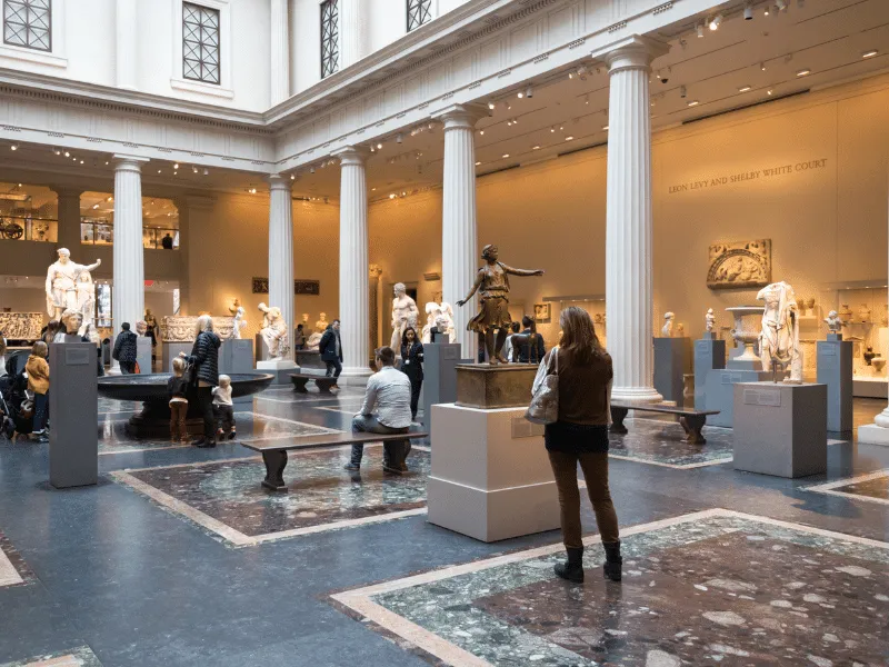 מוזיאון המטרופוליטן דוגמא מצוינת למוזיאון ליום גשום בניו יורק